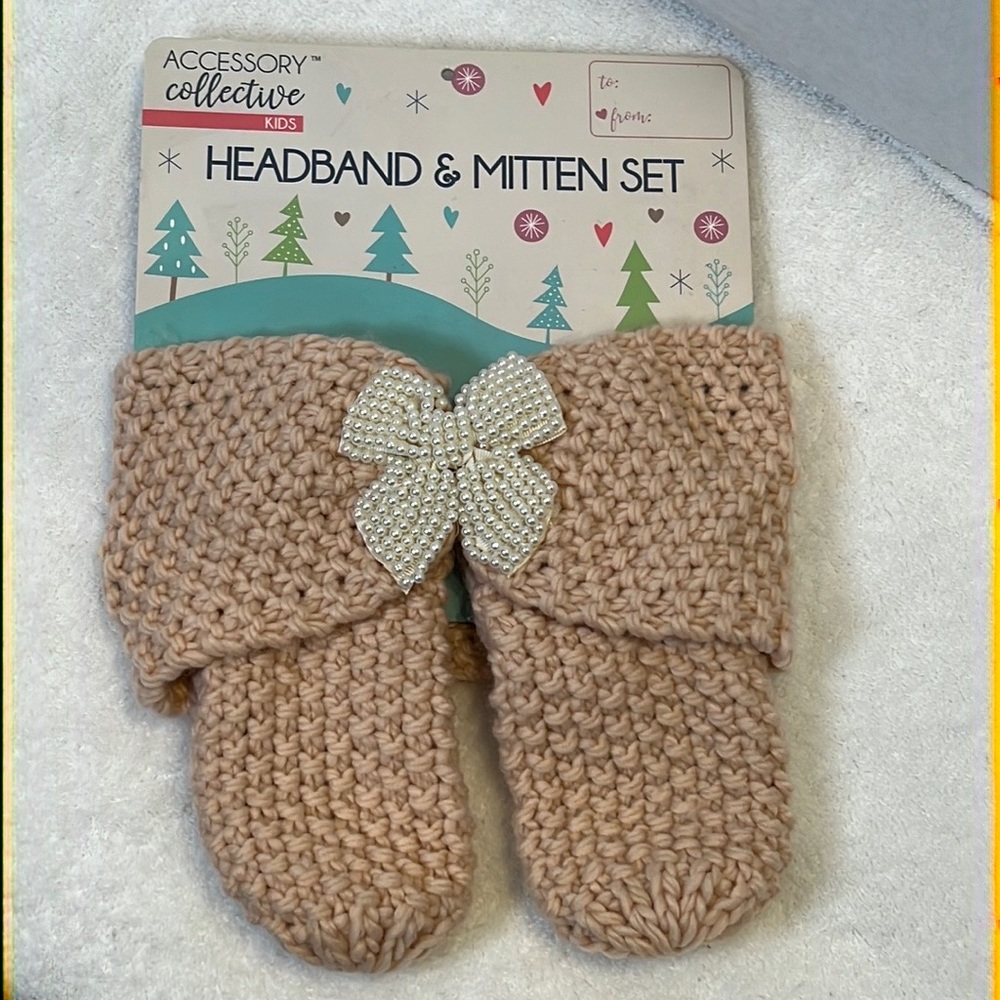 Headband and Mitten set for kids . With pearl accents . Dusty pink color, New